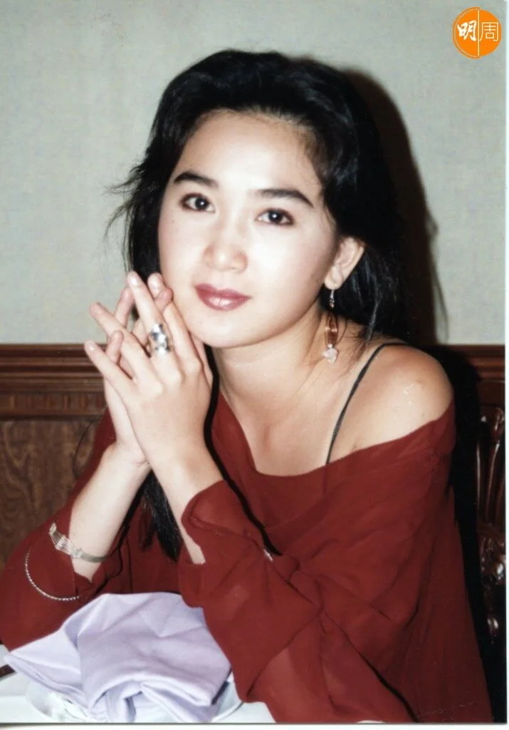 90年代的溫碧霞，跌膊露肩是她的標誌。