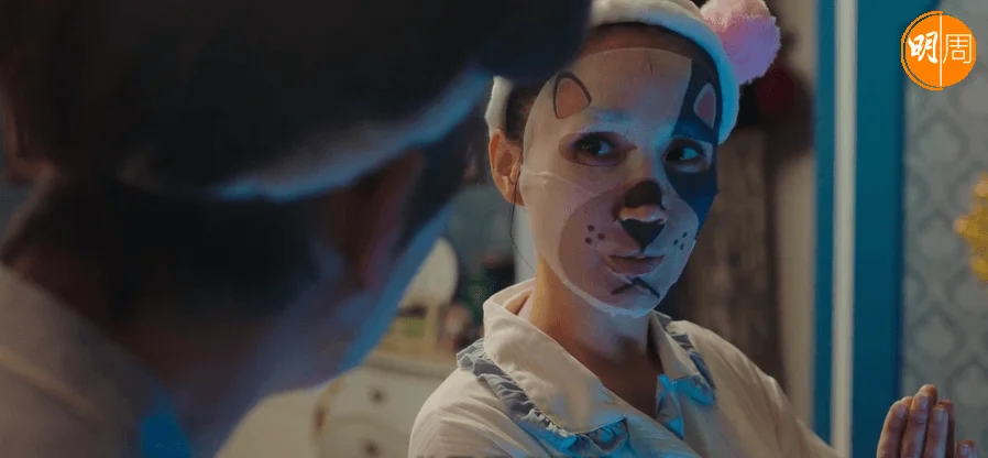 里長夫人這角色十分搞笑,每次出現都敷面膜,未露過真面目,其實由朴寶京飾演。