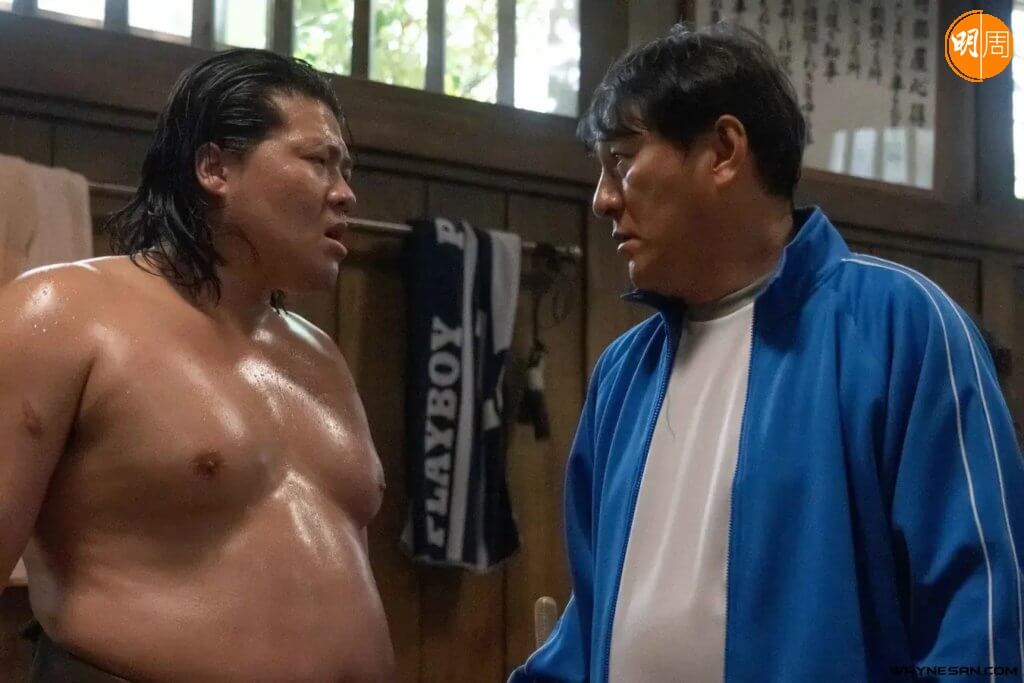 由格鬥家轉型演員的一之瀨亘（左），在Netflix原創日劇《相撲聖域》中，受電氣Groove成員Pierre瀧游說加入相撲界。