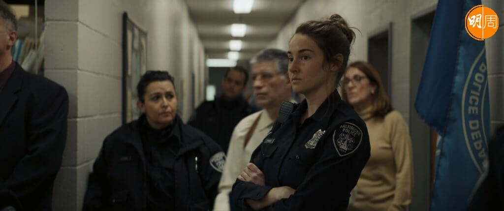 莎蓮活莉在《追捕殺人狂》中扮演有自毁及反社會等心理問題，卻有偵探頭腦的年輕女警。