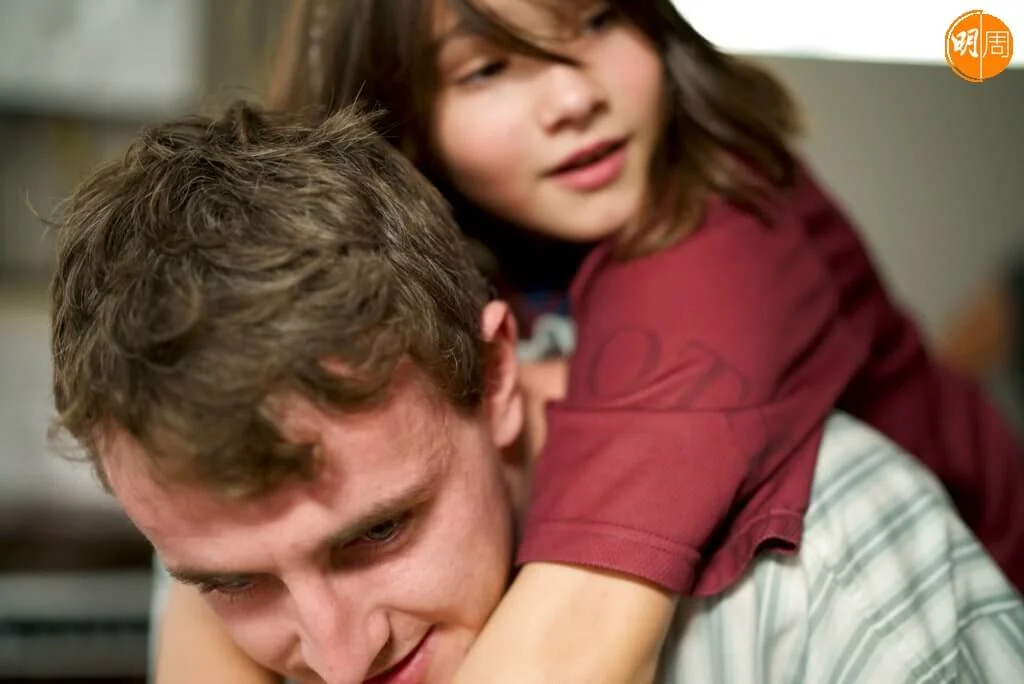 保羅麥斯卡與法蘭琪哥利奧主演的《日麗》,描寫一段動人的父女情。