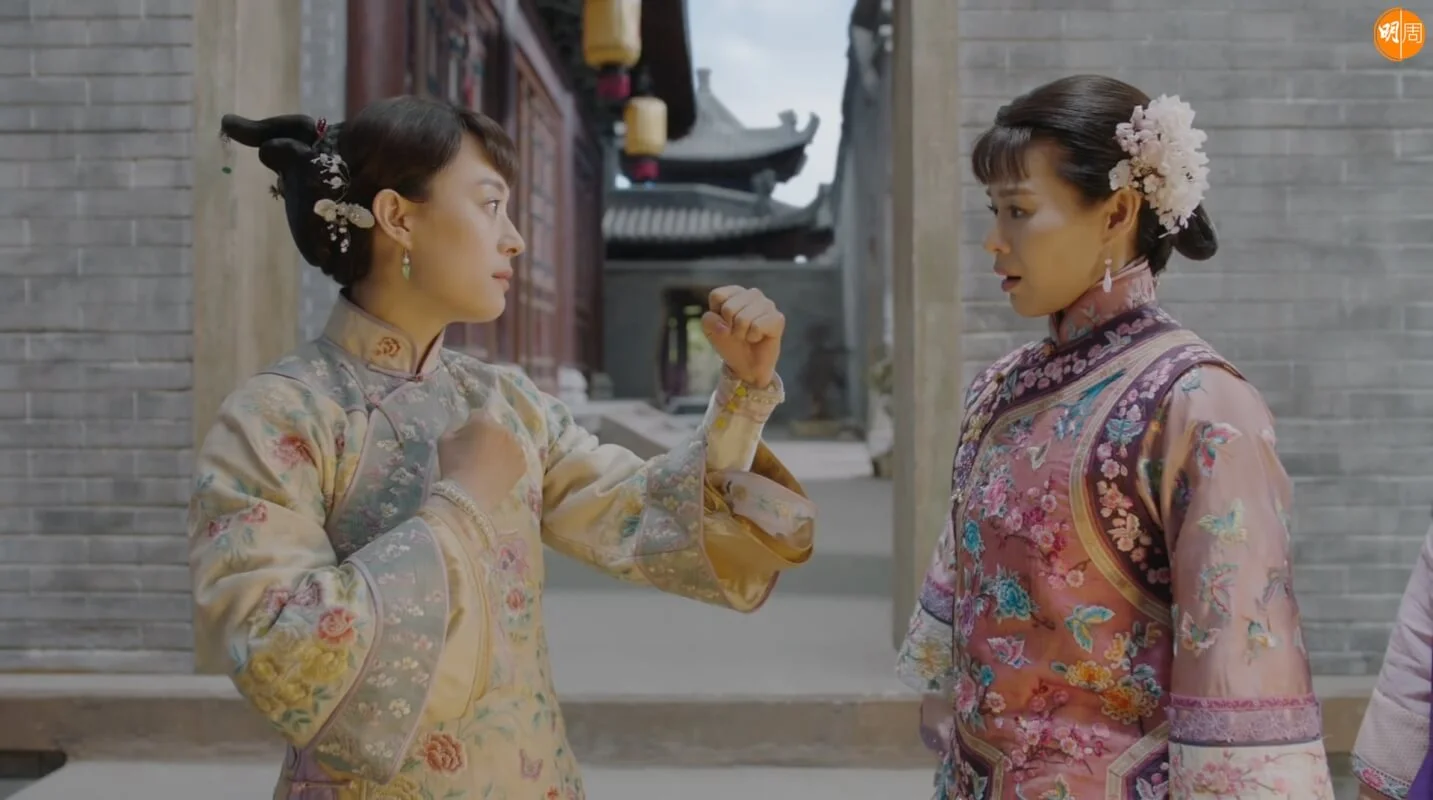 杏兒拍攝《那年花開月正圓》時已懷孕,「我要和孫儷打架,還要躺在地上自殺,我惟有告訴她我懷孕了,她開心又驚喜。」