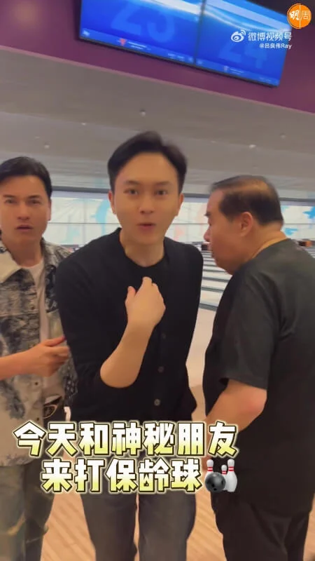 呂良偉與張智霖又相約打保齡,今次請來高手鄭則仕指導。