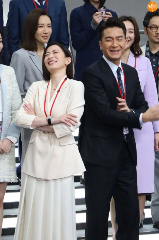 阿佘同馬明要爭新聞。