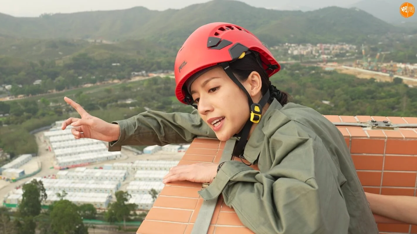 思貝不斷鼓勵碧蓮。