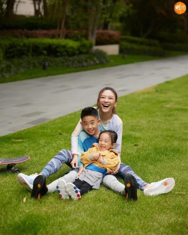 應采兒40歲生日，Jasper同Hoho跳舞齊賀。