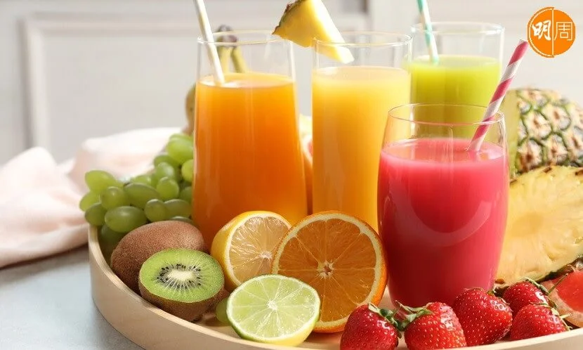 果汁的營養成份遠遠不及完整水果，更容易攝取過量果糖。