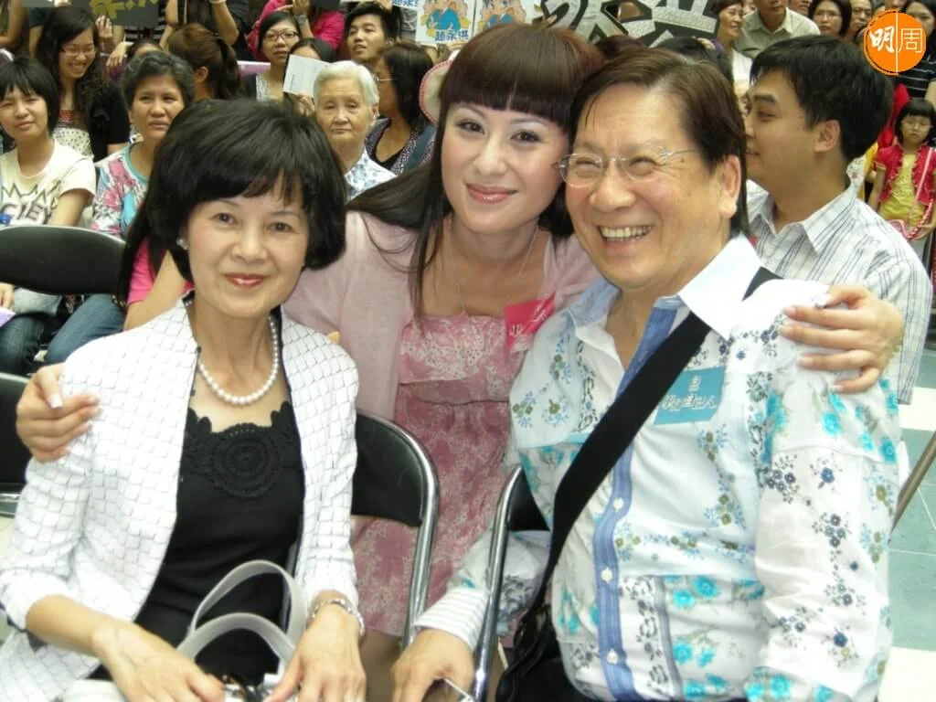 江欣燕與父母。