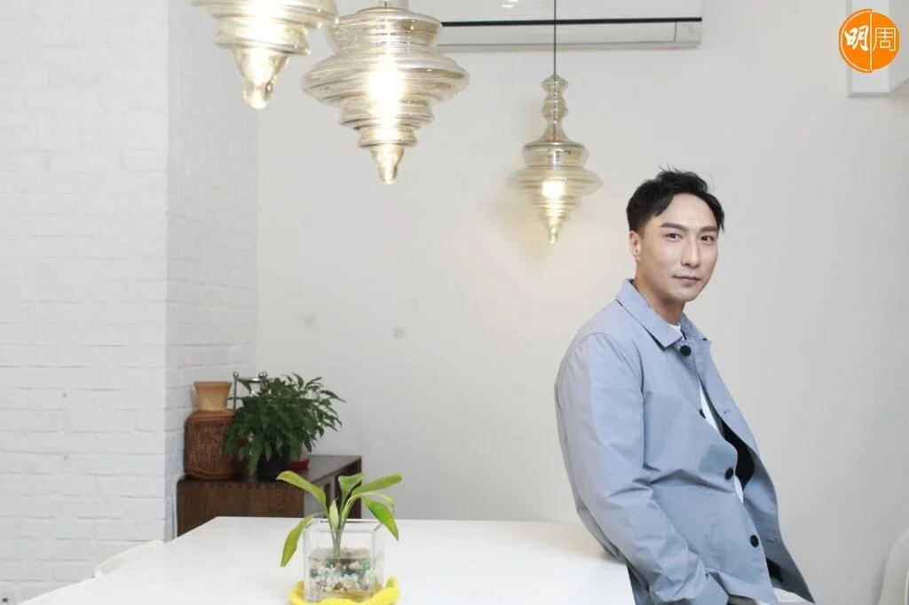 徐偉棟最近與古天樂、劉青雲拍攝電影《掃毒3》。