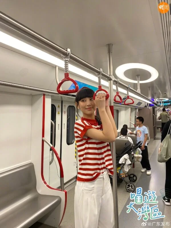 Ｇigi搭地鐵好可愛。