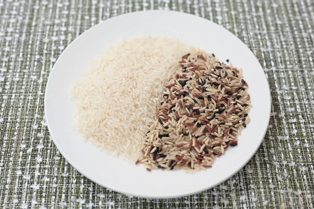 白米加紅米或糙米同煮，目的是希望增加纖維降低升糖指數。