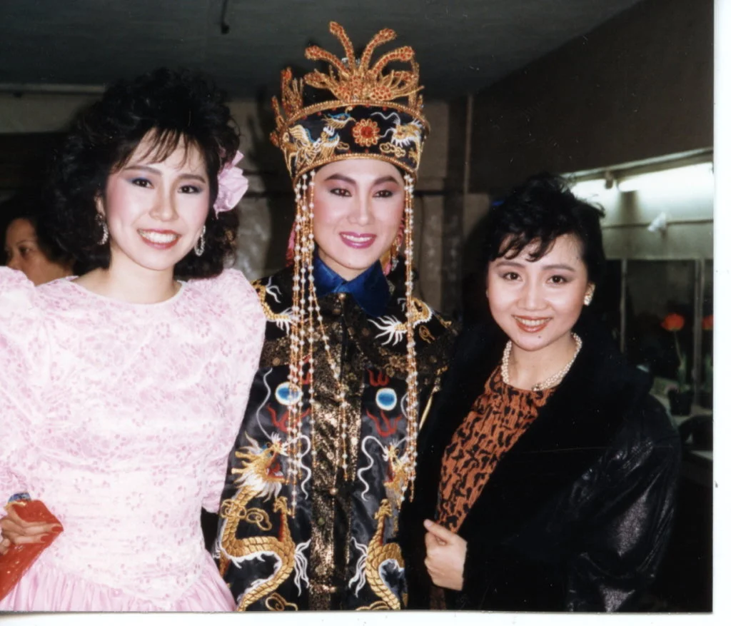 柳影虹扮慈禧太后，吳香倫和張德蘭陪住她登台。