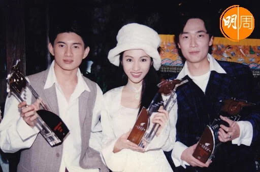1993年樂壇新人，吳奇隆、黎姿、馬浚偉都是華納歌手。