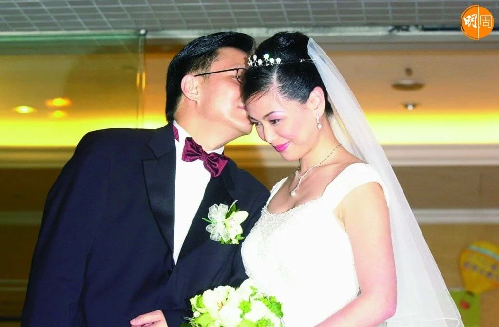 2001年王馨平嫁人，丈夫是從事金融的Stephen Lee。