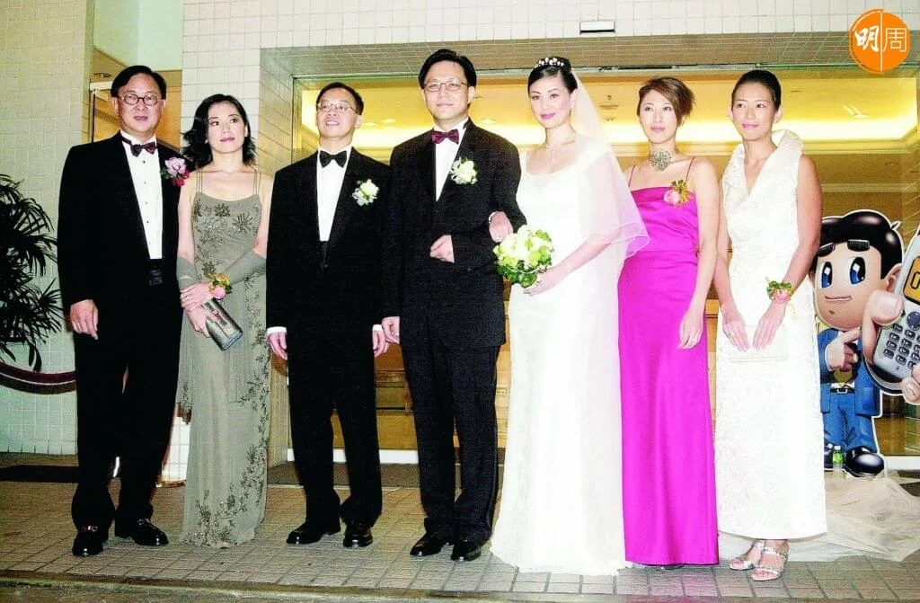 王馨平婚禮，丈夫王羽和兩個妹妹齊齊出席。