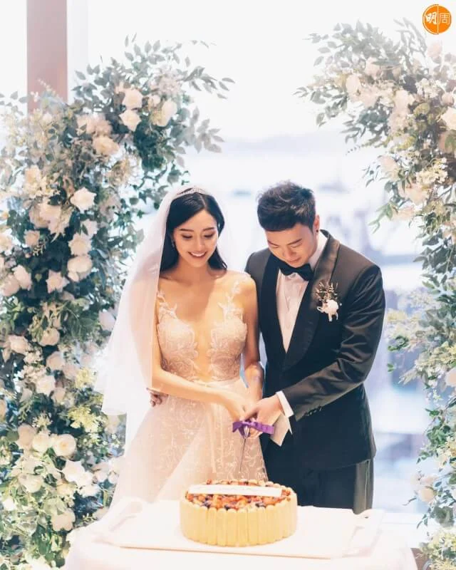 Jumbo上月貼結婚相嫁人了。