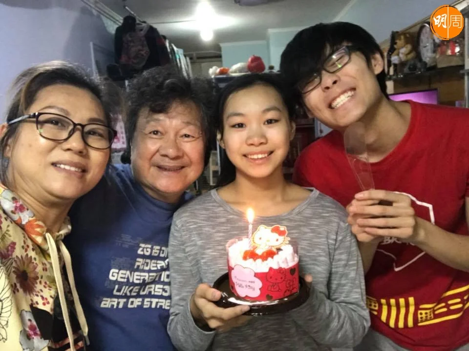 大AL一家四口。