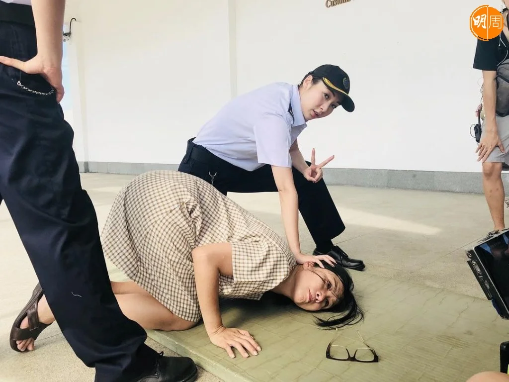 莊思敏周三在IG上載了有她主演的《女子監獄》數張劇照，又說過兩日會回香港。