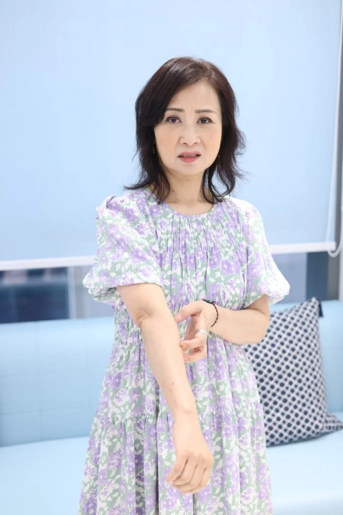 主持瑩瑩誤以為換季時衣服處理不當，會導致致皮膚敏感出現疥瘡。