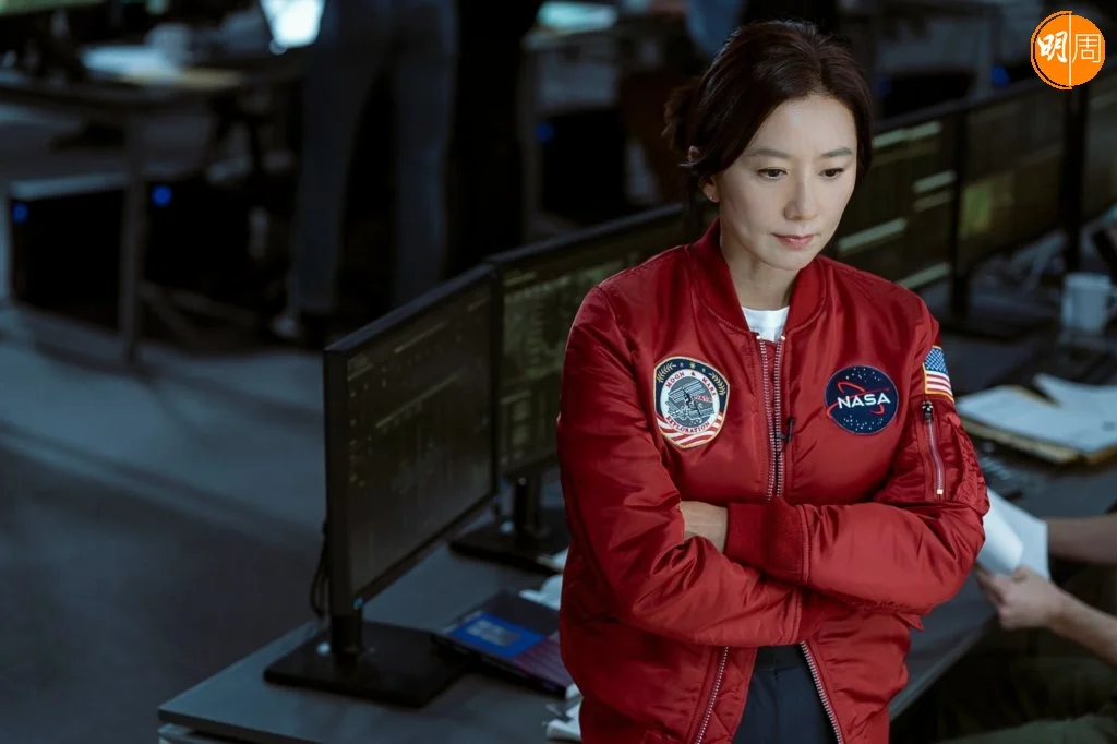 金喜愛在戲中飾演NASA總監，在戲中大晒英文對白，她在開拍前也勤練英文。 