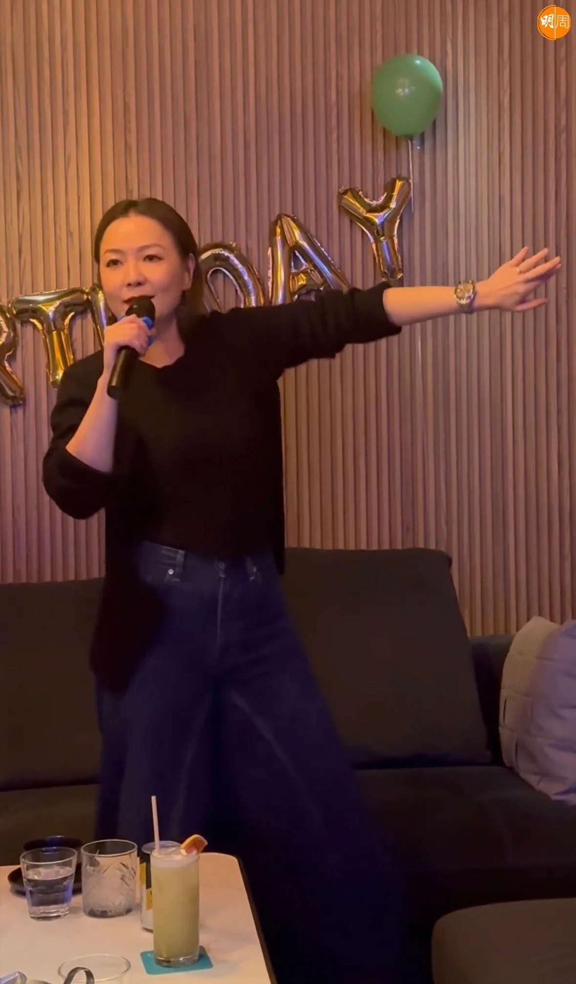 田蕊妮46歲生日 獲老公杜汶澤封「甄妮2.0」 - 本地 - 明周娛樂
