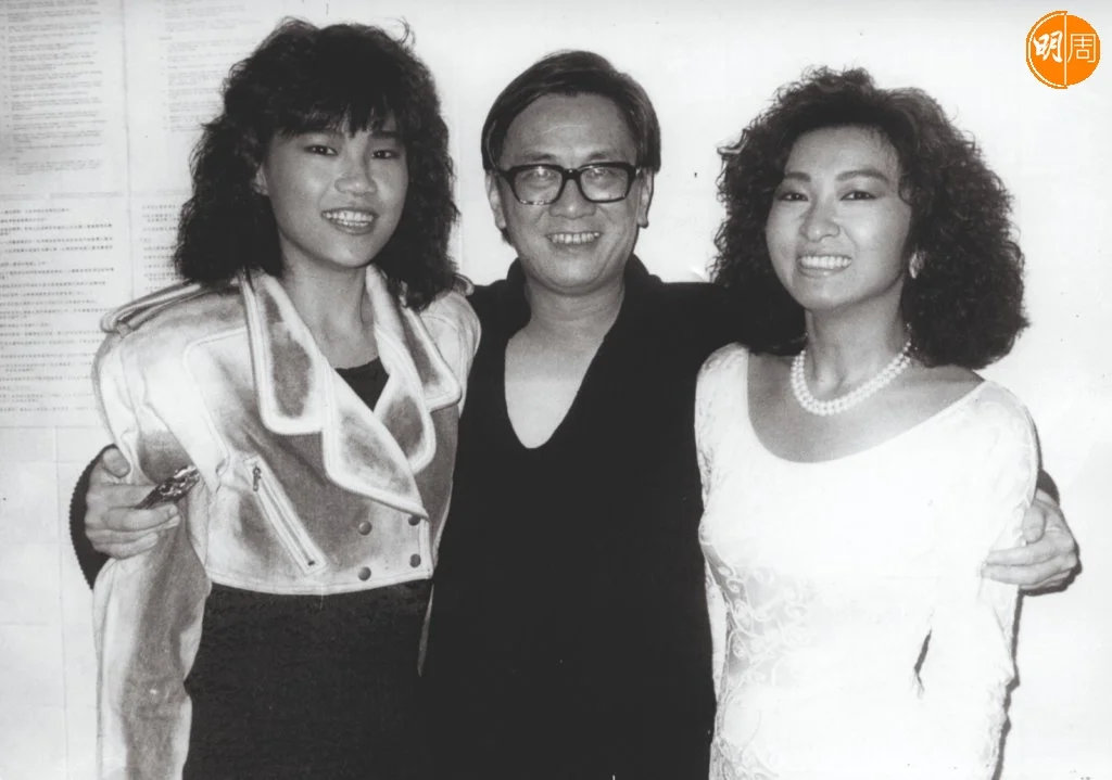 黃霑欣賞的兩位寶記女歌手：雷安娜和蔣麗萍，兩人曾合唱《愛的熱淚》。