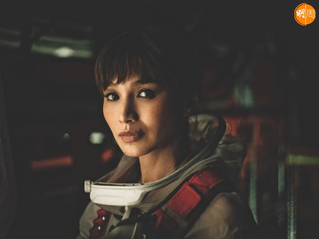 《永恆族》英國華裔女星陳靜，片中與A.I.創世者有密切關係。