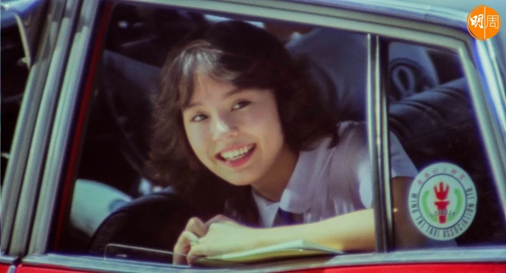 翁靜晶當年十五歲拍戲，好青春。