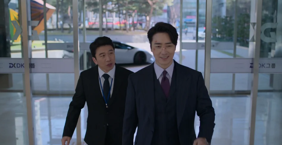 李浚赫飾的狂粉趙光旭，不但身手了得，還是財閥。