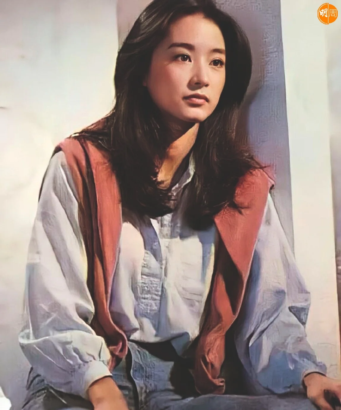 帥氣有很多種，為什麼襯衫搭在肩上的長髮女孩也很帥，因為她的身上也有一股男孩的硬朗。可能是這緣故，電影中她的聲音多數由嬌滴滴的配音演員代勞。