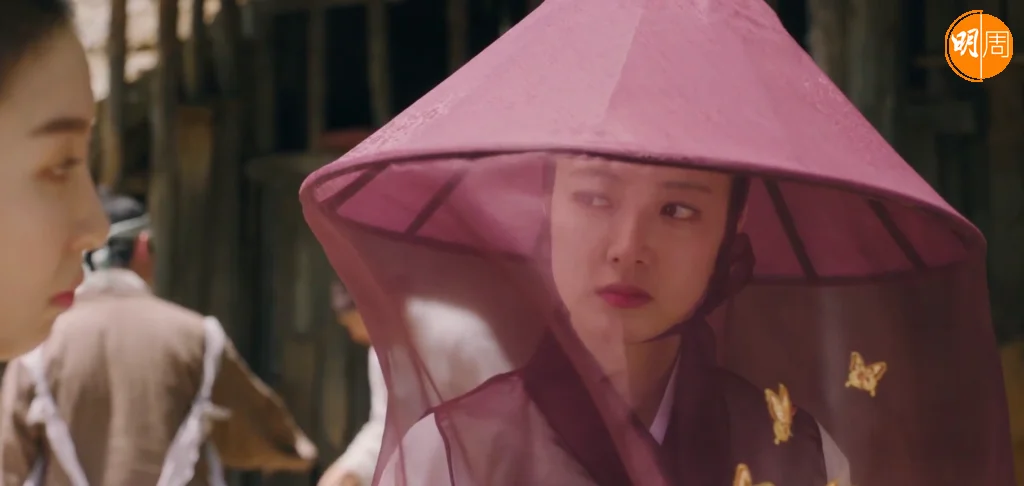 李世榮是韓服設計師,在朝鮮年代化名蝴蝶夫人賣衫。