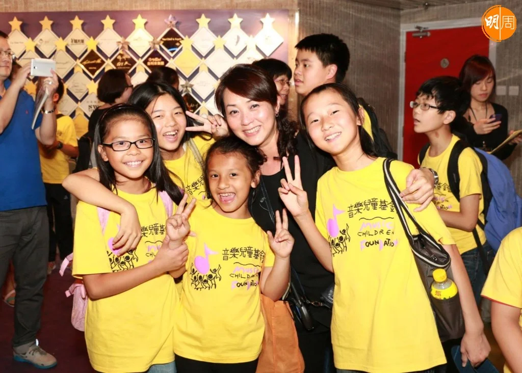 龐秋雁創辦的音樂兒童基金會幫助基層兒童及家庭。