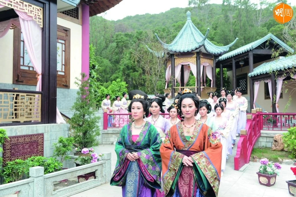 古裝劇《宮心計》,呂珊和惠英紅演朝廷女官,有一番惡鬥。