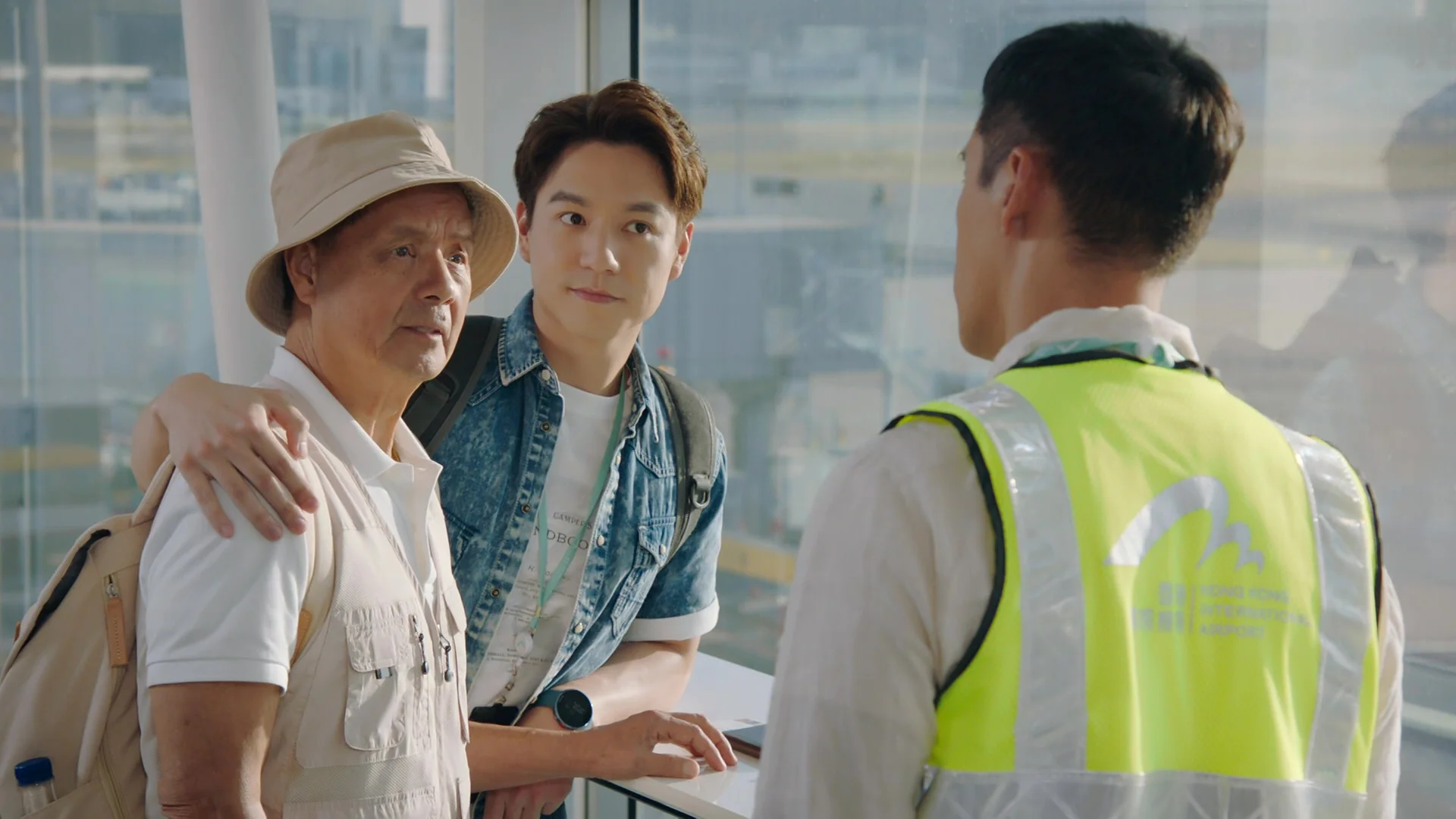 吳偉豪同大強父子檔同框。