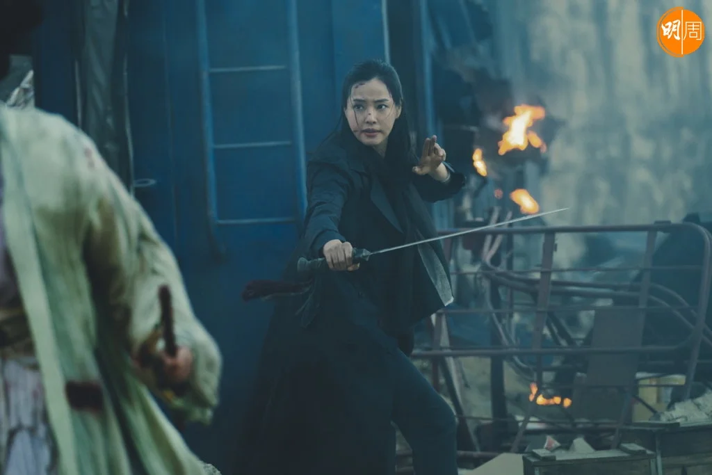 李荷妮今次加入第二集演出，飾演劍術了得的閔星人，跟金泰梨聯手阻止外星人逃獄。