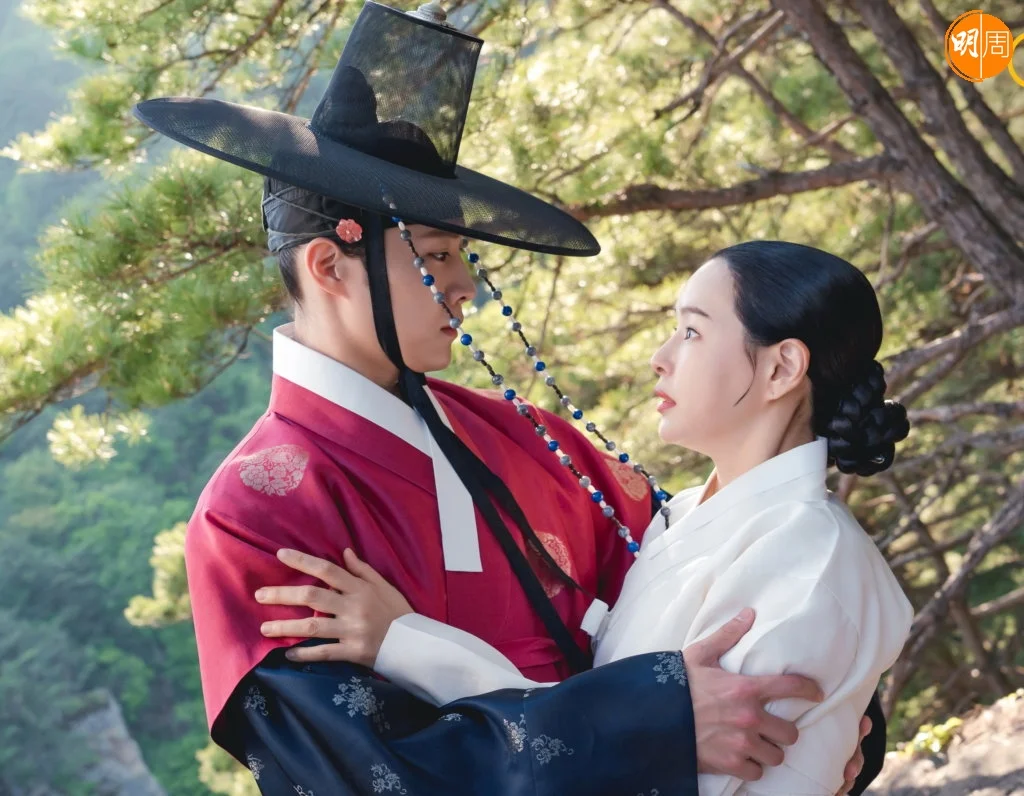 李鍾元雖然年輕李荷妮九歲,二人卻沒有遺和感。