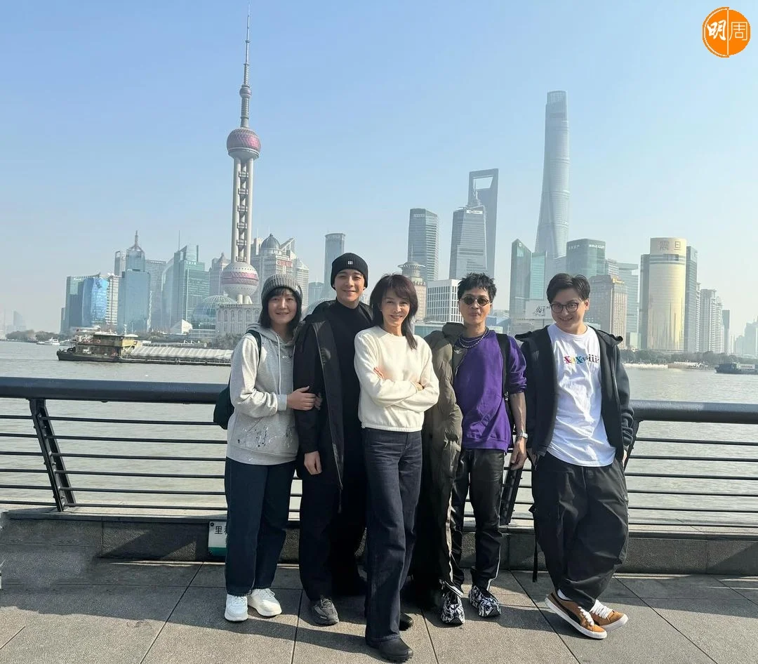 Do姐與《口水》主持及助手齊遊上海。
