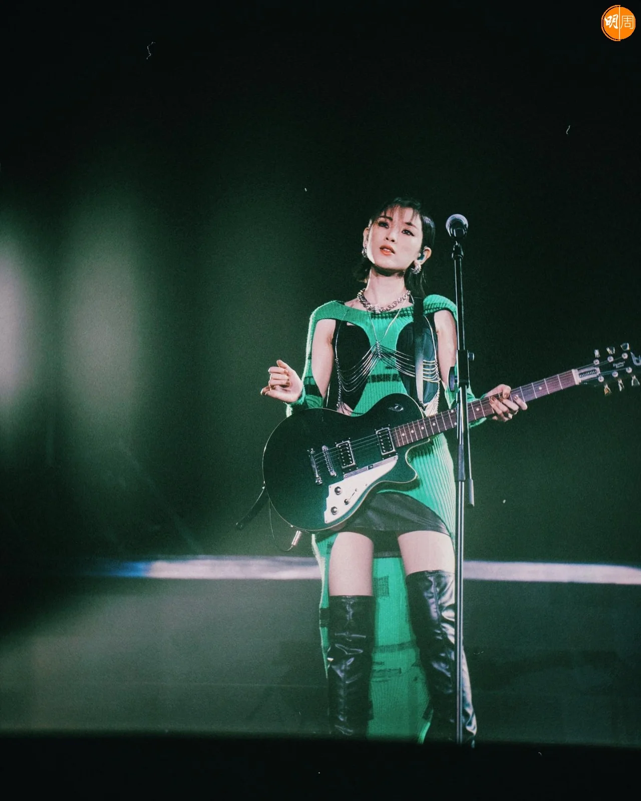 「入坑」陳蕾的人，大多都是聽過她唱現場，唱《熒光》時的震撼、唱《凡星》時的感動，甚至翻唱Dear Jane的《到底發生過什麼事》都好正。