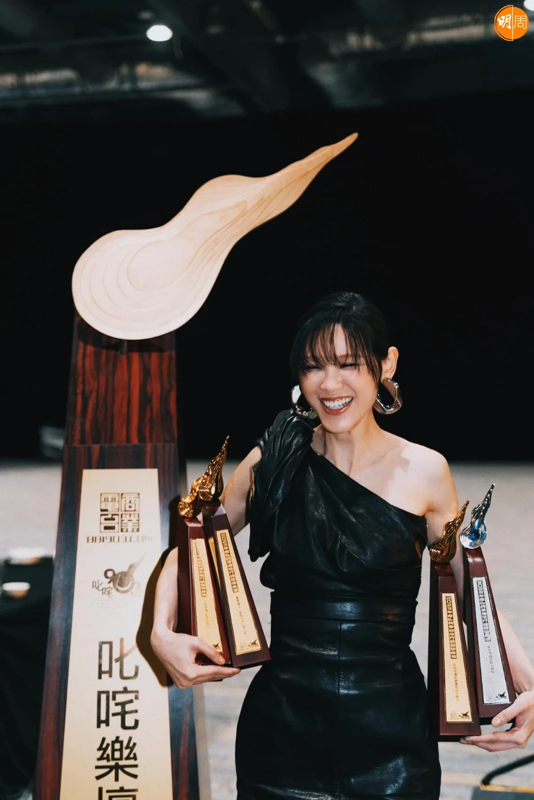入行14年，陳蕾終於登上「叱咤女歌手」金獎，同時包攬「我最喜愛的女歌手」。