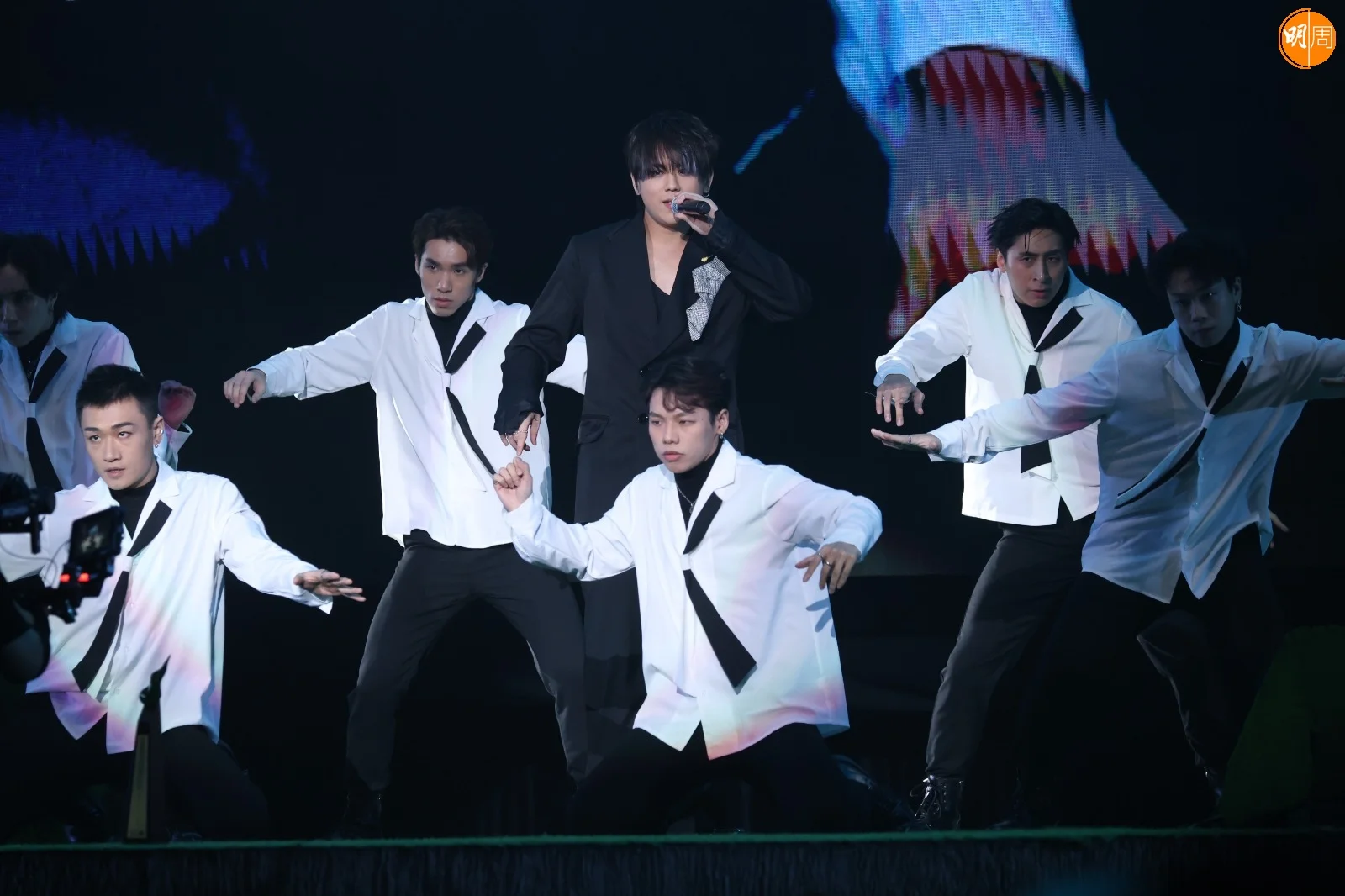 姜濤憑歌曲《濤》奪得,這已是他個人連續第四年冧莊,除了打破張學友的「三連冠」紀錄,今年票數更高達5,055票,佔現場超過三份一觀眾。