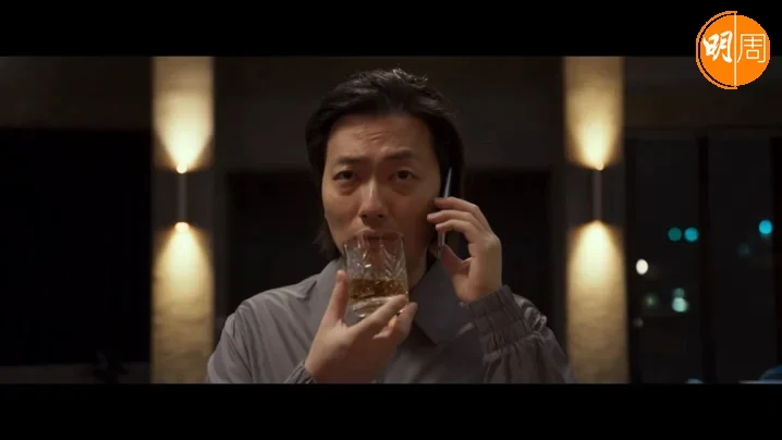 李東輝飾演IT天才張東哲，跟金武烈齊齊食大茶飯。