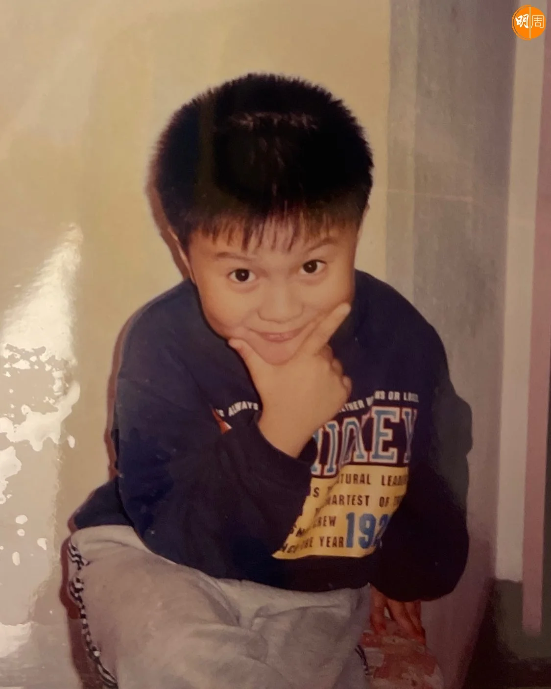 細貓小時候是肥仔一名，因不喜歡與阿哥比較而選擇修讀音樂。