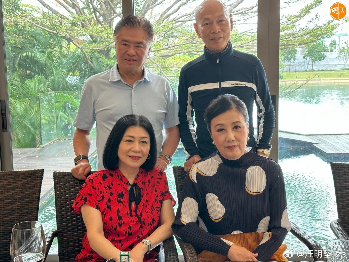 阿姐感謝邱達成促成福陞粵劇團到新加坡濱海藝術中心劇院演出粵劇,完騷後,邱先生更設家宴款待,大夥吃福建薄餅、蝦麵及撈起。