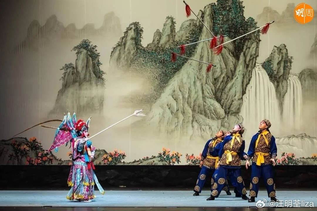 演出《穆桂英大破洪州》當日下午,由頭到尾排練了一次,令阿姐相當疲倦,她自言幸好正式演出時相當有火,踢槍及脫手的功架全中,多謝華光師傅保佑。