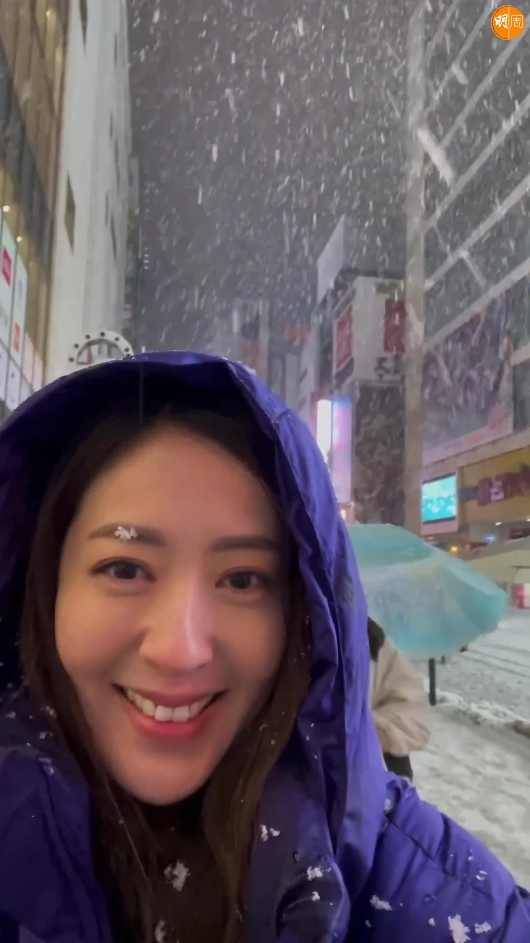 唐詩詠轉眼已身在東京直擊大雪情況。