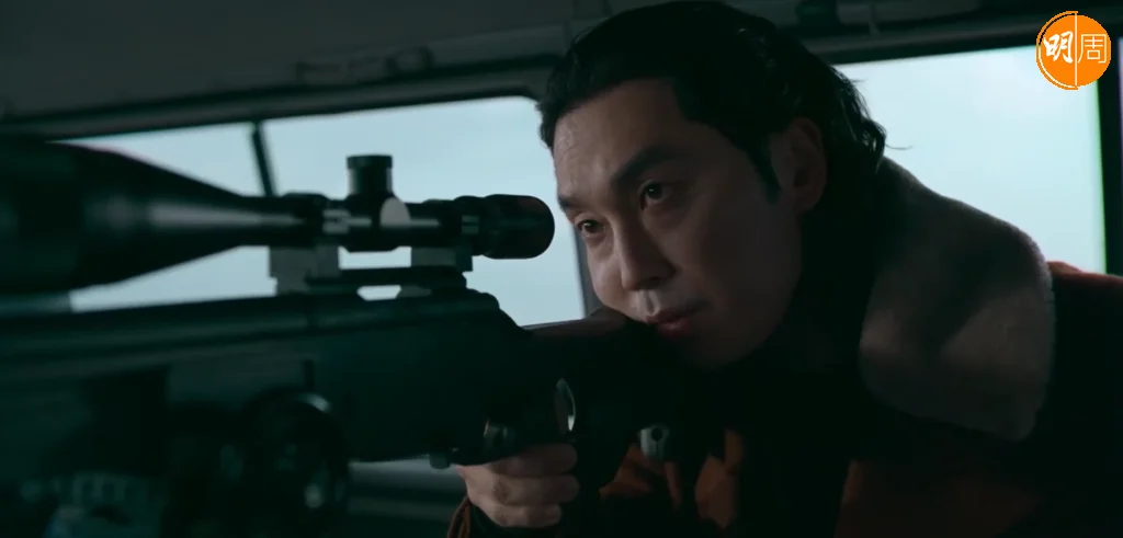 徐賢宇飾演追殺鄭智安的殺手老大，是一名狙擊手。