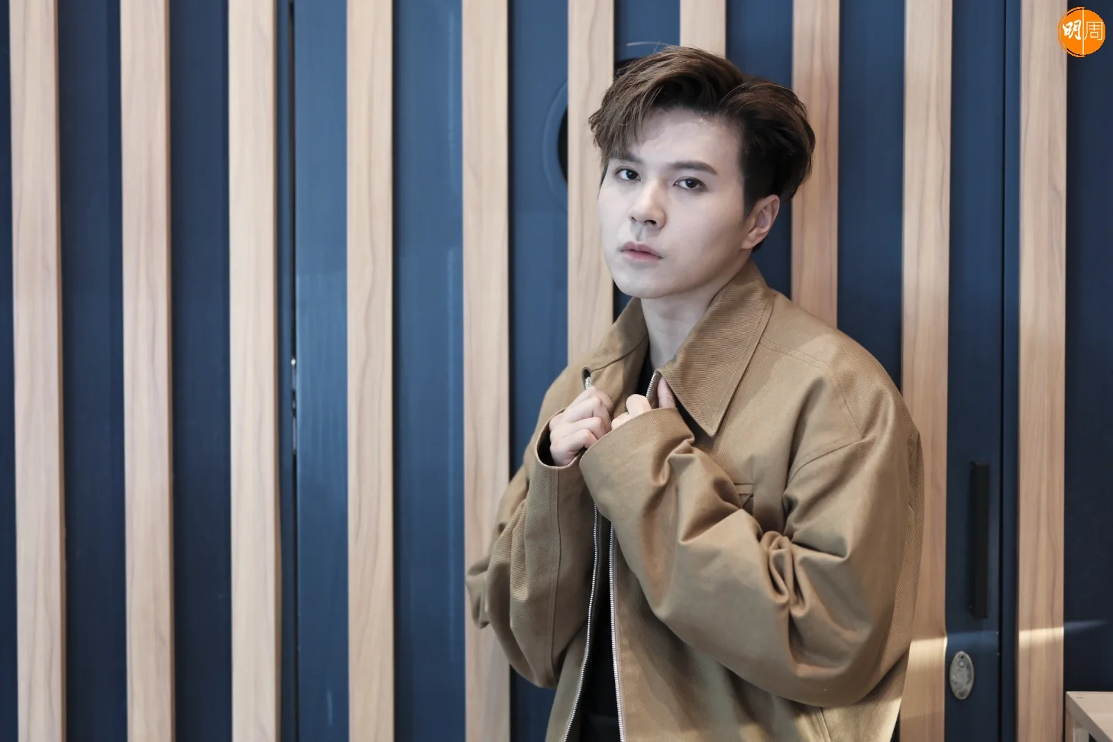 參加《全民造星》後，細貓被指是第一批被花姐睇中加入MIRROR的參賽者。