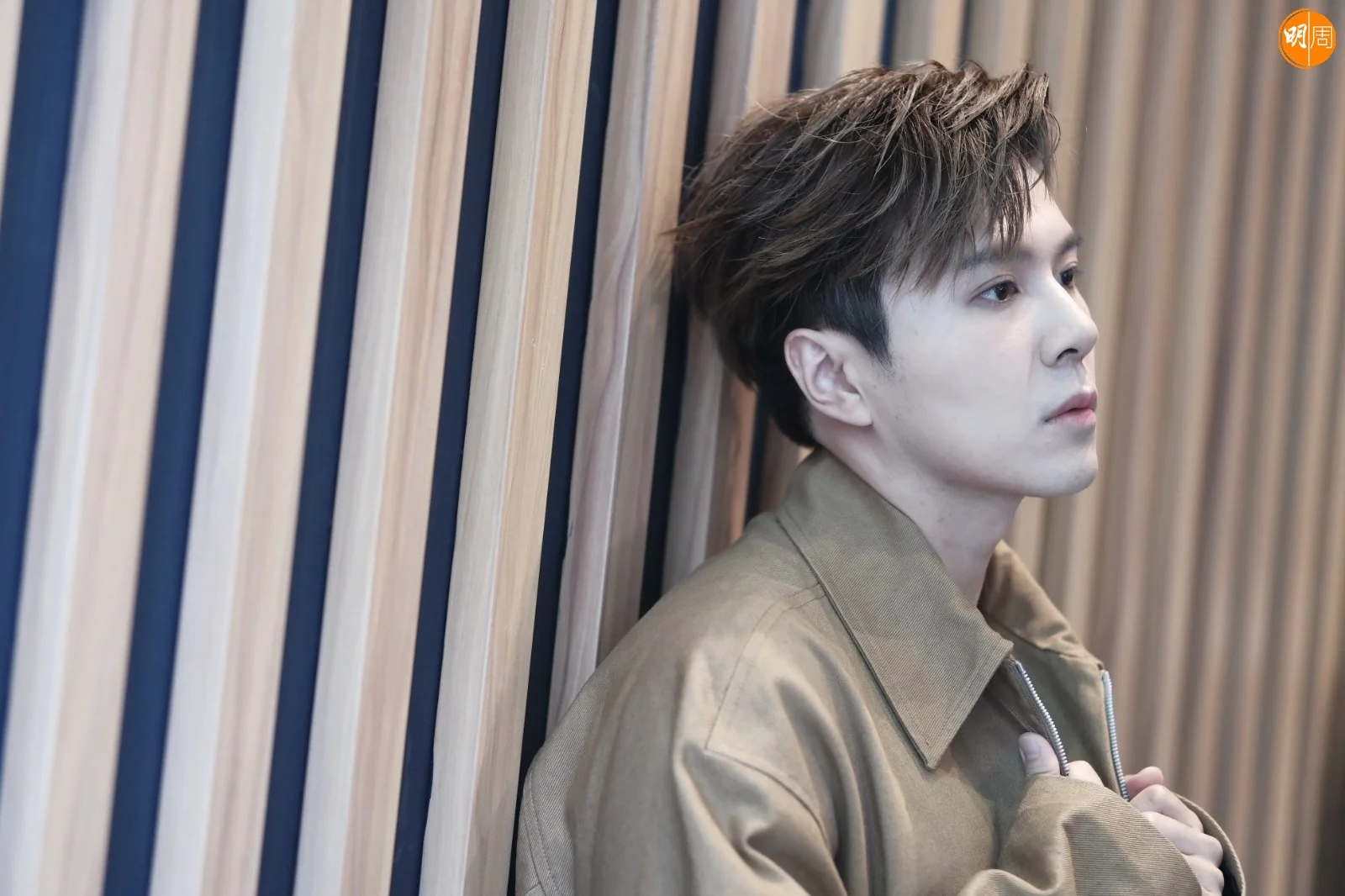 單親家庭長大，細貓習慣報喜不報憂。