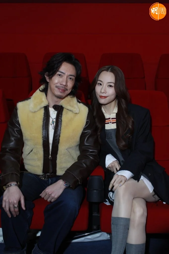 鄧麗欣與張繼聰在賀歲片《飯戲攻心2》合作，二人由情侶到結婚。