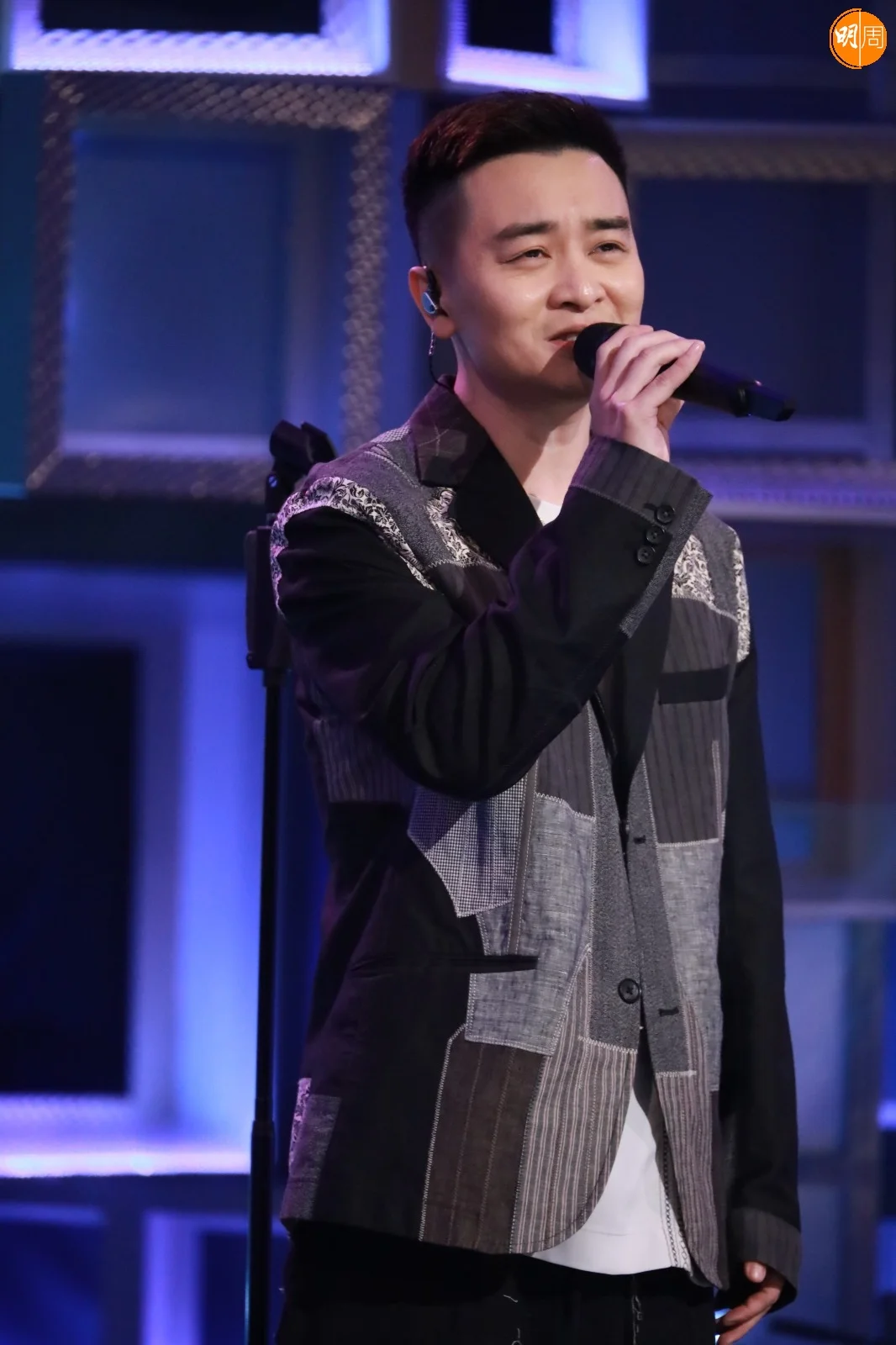 輝智挑戰自己之前未聽過嘅歌曲版本,認真大膽。